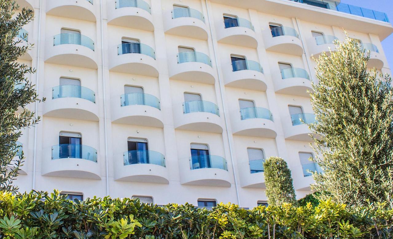 Ghibli Hotel Чивитанова Марке Екстериор снимка